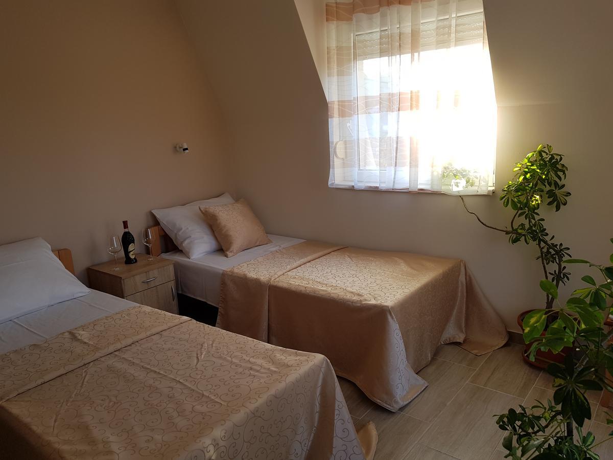 Ferienwohnung Fruskogorska Terasa Novi Sad Exterior foto