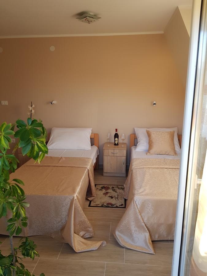 Ferienwohnung Fruskogorska Terasa Novi Sad Exterior foto