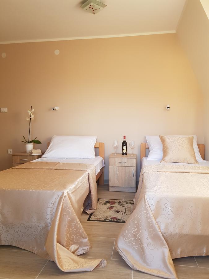 Ferienwohnung Fruskogorska Terasa Novi Sad Exterior foto
